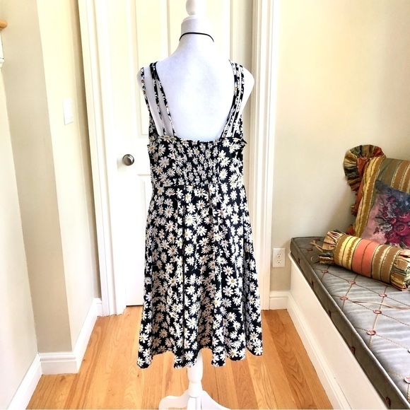 x Floral Dress Black White Yellow Daisies with Front Bow (M/L see meas) - Picture 3 of 6